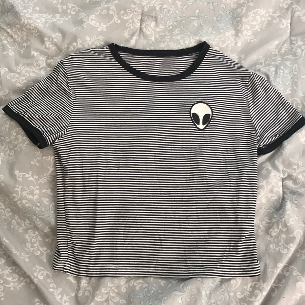 Cropped Alien Shirt